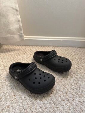 CROCS Kids' Black Classic Clog with Fleece Lining